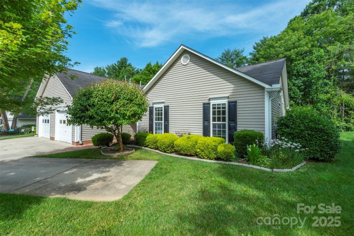16 Red Barn Lane sold home in St Johns Commons, Fletcher, NC