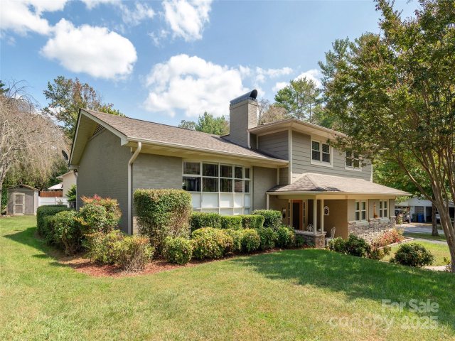 221 Balsam Road sold home in Brookland Manor, Hendersonville, NC