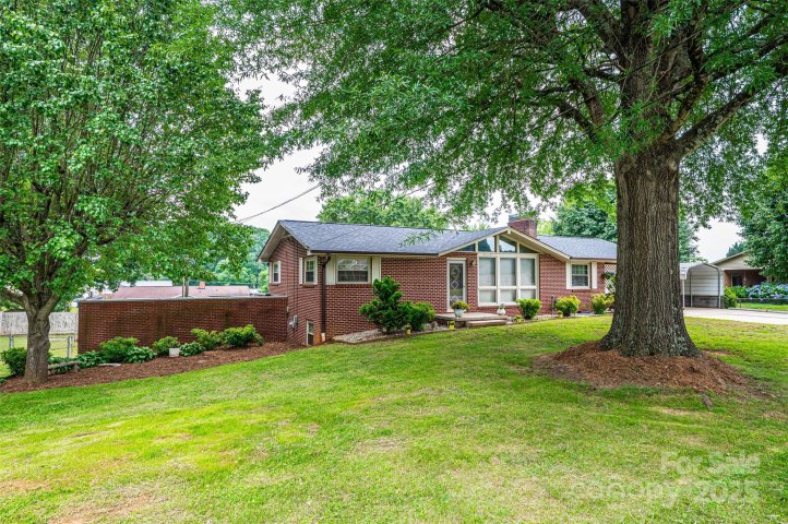 2836 20th Street Lane sold home in Belle Meade, Hickory, NC