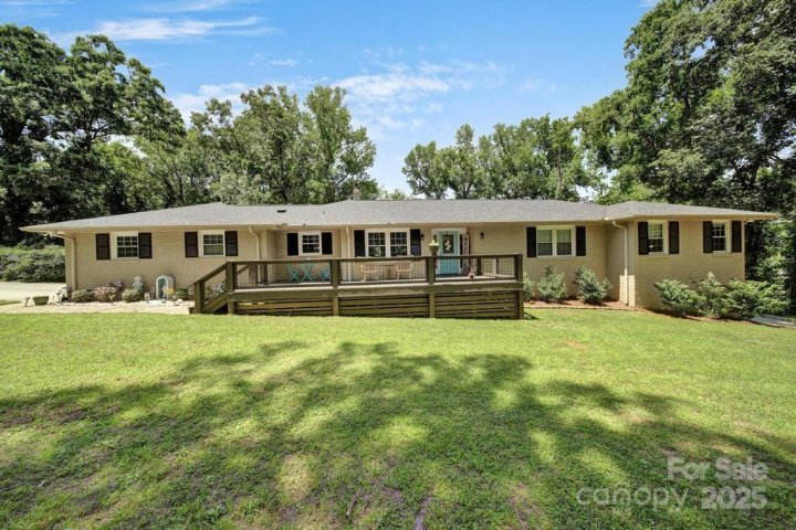 926 Meadow Lakes Road pending home in Meadow Lakes, Rock Hill, SC