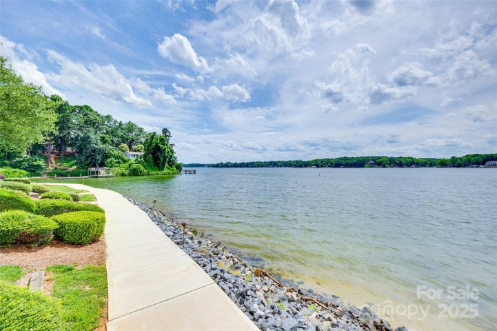 14053 Queens Harbor Road sold home in The Yachtsman, Charlotte, NC