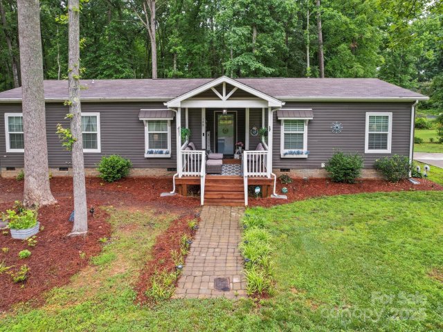 142 Hickory Road sold home in Oakwood Acres, Lexington, NC