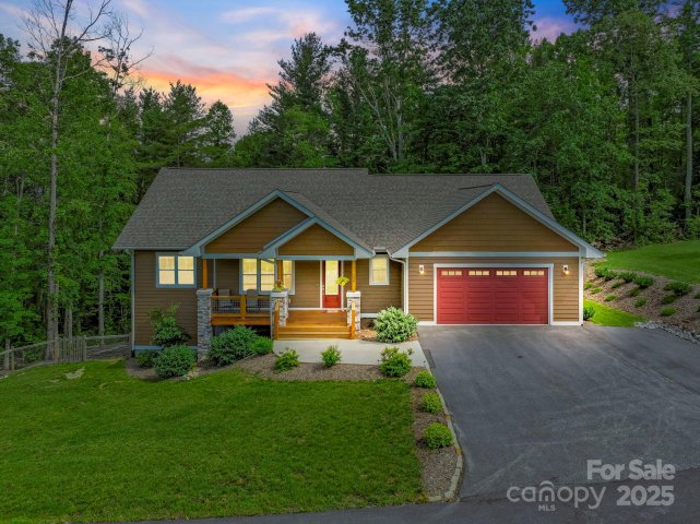 158 Jonathan Lane sold home in THE ORCHARDS AT OWENSBY ROAD, Hendersonville, NC