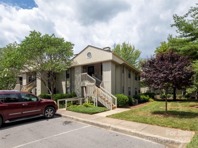 206 Abbey Circle sold home in Cloisters, Asheville, NC