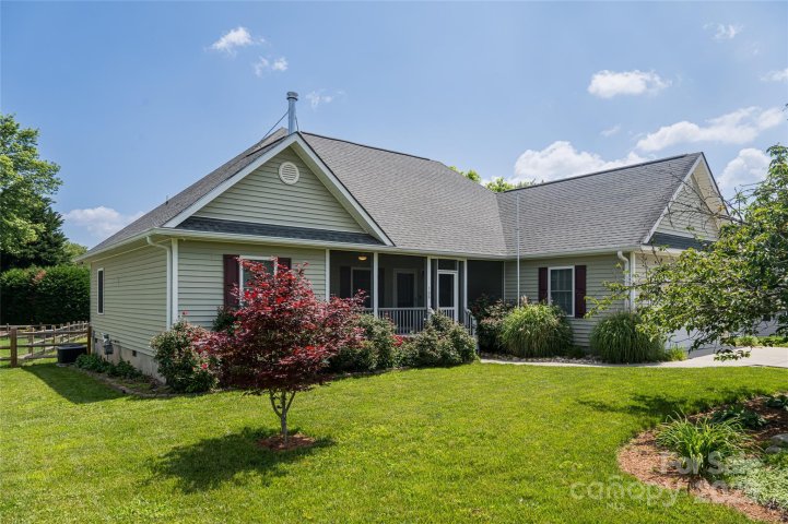 106 Beaver Dam Drive sold home in Mills River Village, Mills River, NC