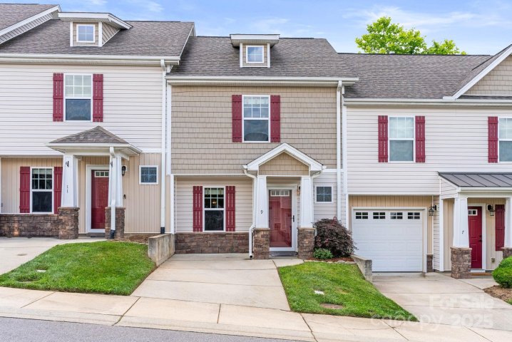9 Barnett Shoals Drive sold home in Creekside Village, Weaverville, NC