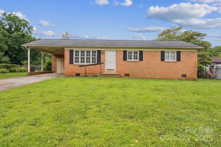 1019 Carmel Drive sold home in Carmel Park, Gastonia, NC