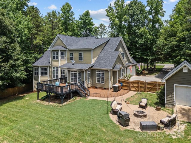 3020 Waxhaw Crossing Drive sold home in The Preserve at Forest Creek, Waxhaw, NC
