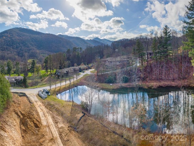 8 Freshwater Cove pending home in Masters Landing, Maggie Valley, NC