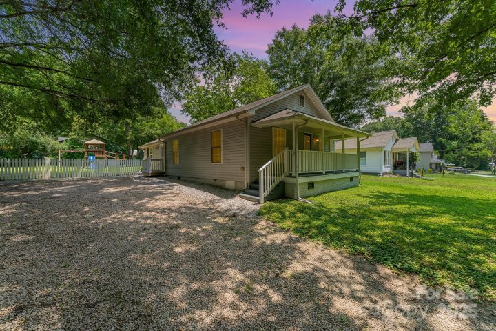 909 Lakeview Street sold home in East Lake View, Kannapolis, NC