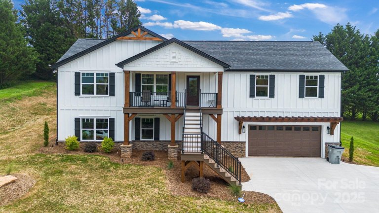2205 Olde West Road sold home in Olde Farm, Hudson, NC