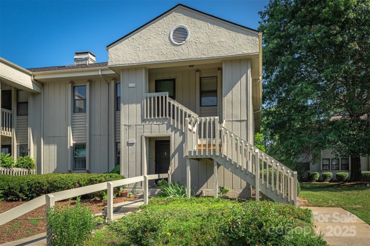 806 Abbey Circle sold home in The Cloisters, Asheville, NC