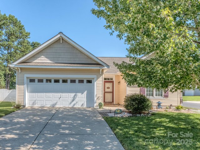 15739 Circlegreen Drive sold home in Hamilton Green, Charlotte, NC