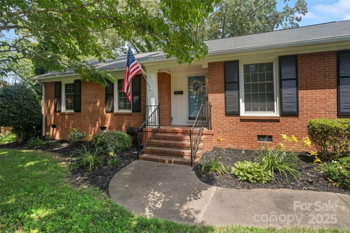 1272 Queensgate Street sold home in Kingswood, Gastonia, NC