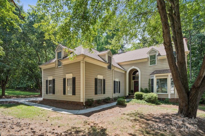 4716 Heatherton Place sold home in Providence Arbours, Charlotte, NC