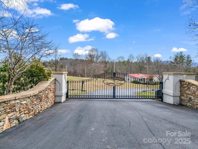 9999 Gabriels Creek Road active home in Settlers Cove, Mars Hill, NC