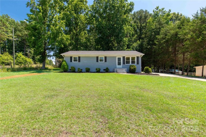 203 Nottingham Drive sold home in English Garden Park, York, SC