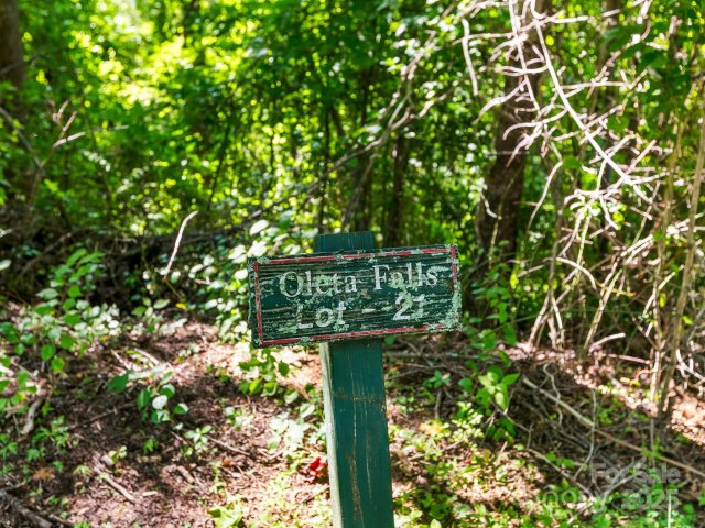 9999 Stone Valley Way 21 Ph 1 active home in Oleta Falls, Hendersonville, NC
