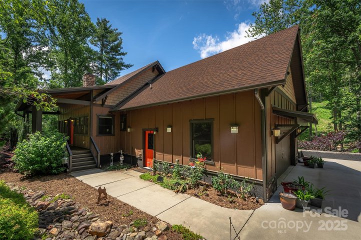 81 Robinhood Road sold home in Sherwood Heights, Asheville, NC