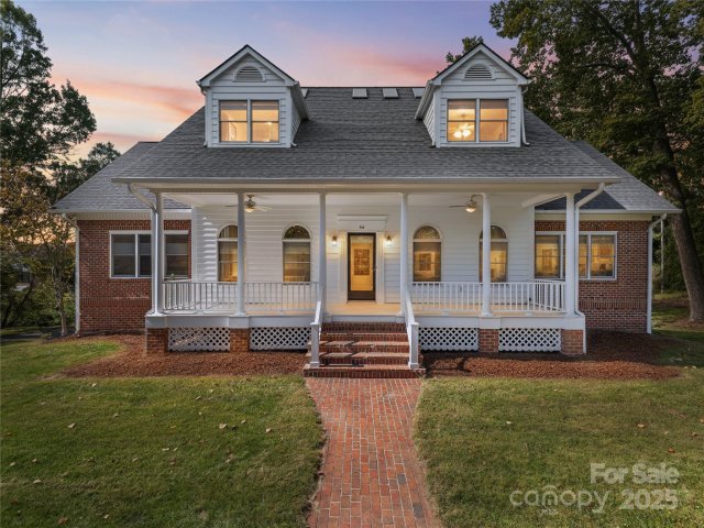 44 Ardoyne Road pending home in Lakeview Park, Asheville, NC