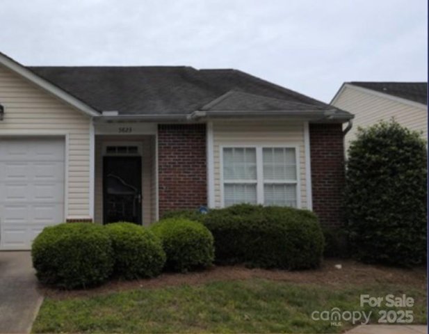 5823 Bradford Lake Lane sold home in Village Glen, Charlotte, NC
