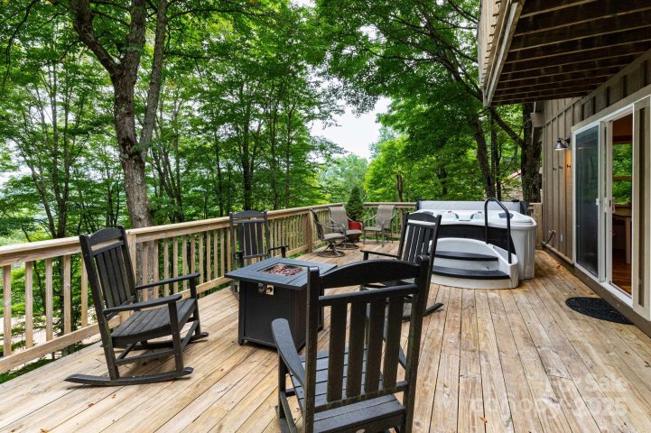 920 Mckinney Gap Drive sold home in Wolf Laurel Estates, Mars Hill, NC