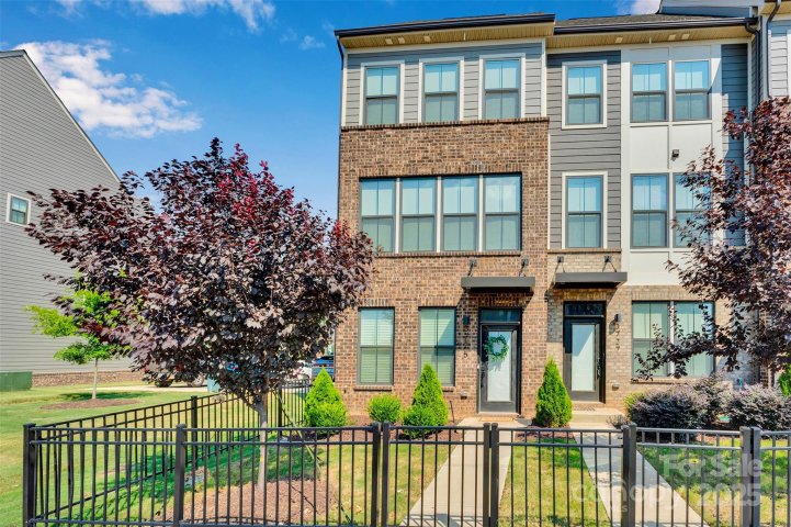 3725 S Tryon Street sold home in South Tryon Townhomes, Charlotte, NC