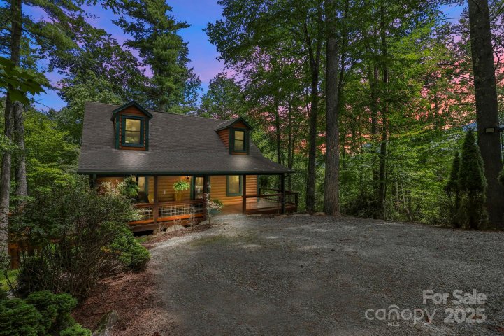 A home in Willow Creek, Vilas
