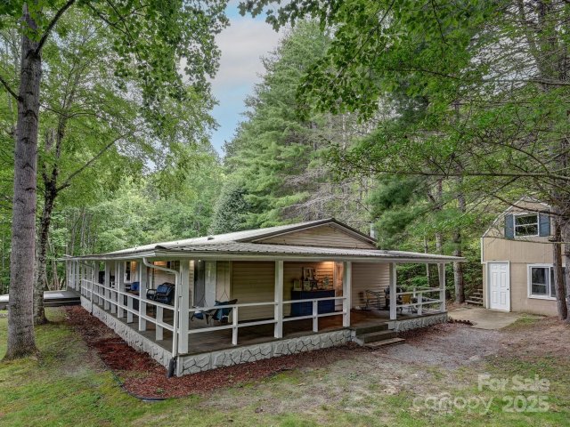 472 Hidden Valley Road sold home in Hidden Valley, Clyde, NC