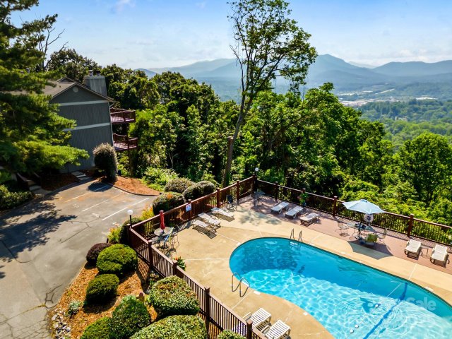 436 Windswept Drive sold home in Windswept Views, Asheville, NC