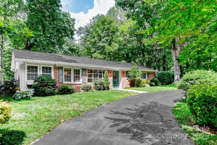 171 Surry Lane sold home in Haywood Knolls, Hendersonville, NC