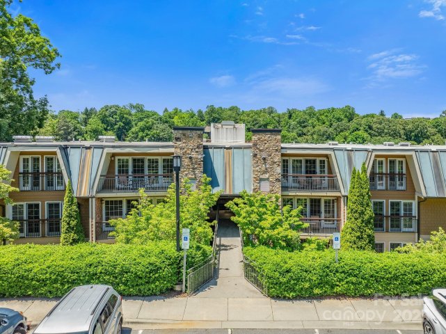 111 Bowling Park Road active home in Residences At Biltmore, Asheville, NC