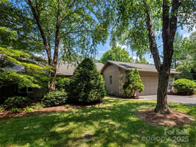 10 Clubside Drive sold home in Beaverdam Run, Asheville, NC
