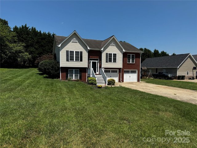 147 Freshfield Drive sold home in Meadowcreek, Hudson, NC