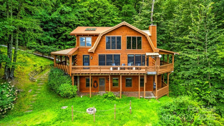 1933 N Laurel Ridge Road sold home in Laurel Heights, Maggie Valley, NC