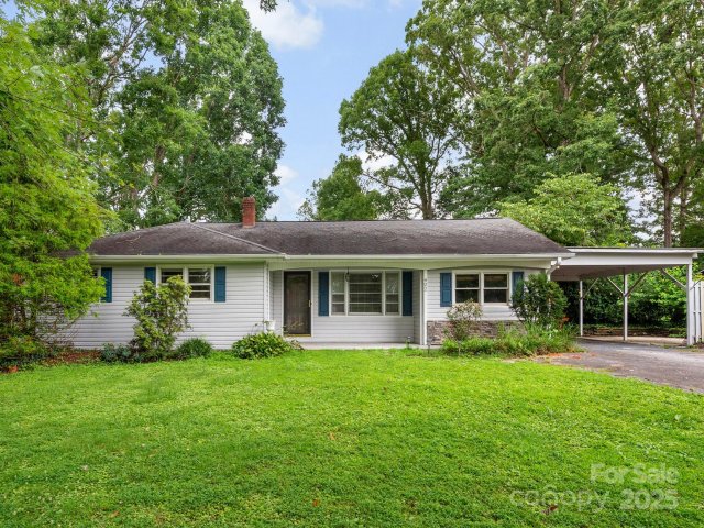 422 Hillcrest Circle sold home in Lakeview Estates, Hendersonville, NC