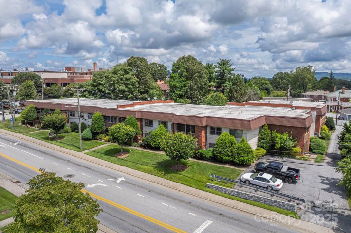 427 6th Avenue B-12 sold home in Holly Crest, Hendersonville, NC