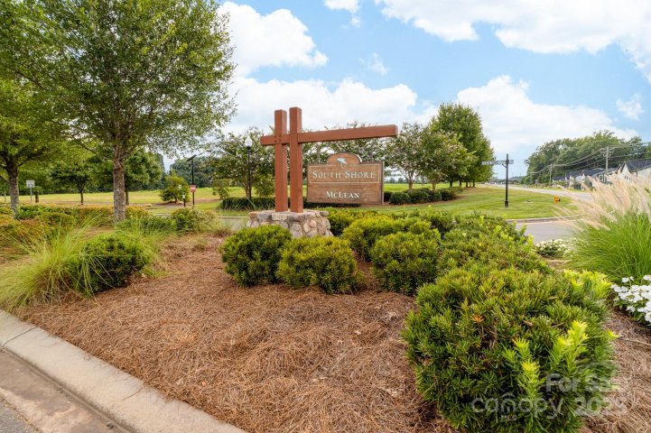 1006 Kingbird Lane sold home in McLean - South Shore, Clover, SC