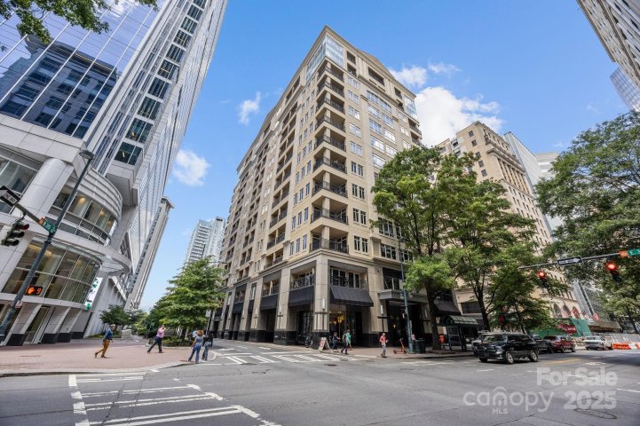 230 S Tryon Street 605 sold home in 230 South Tryon, Charlotte, NC