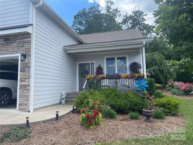 1088 Blacksmith Run Road sold home in Vista at Blacksmith Run, Hendersonville, NC