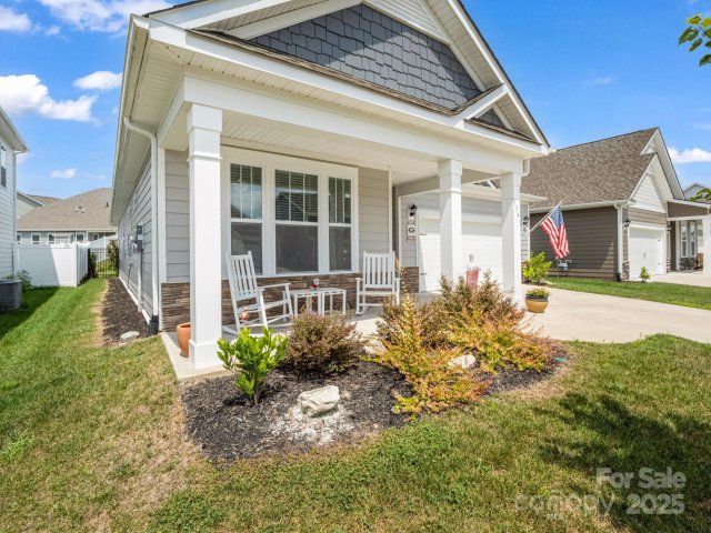 134 Fox Cove Road sold home in Cantrell Hills, Hendersonville, NC