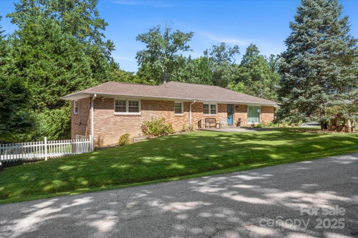 441 Hillcrest Circle sold home in Lakeview Estates, Hendersonville, NC