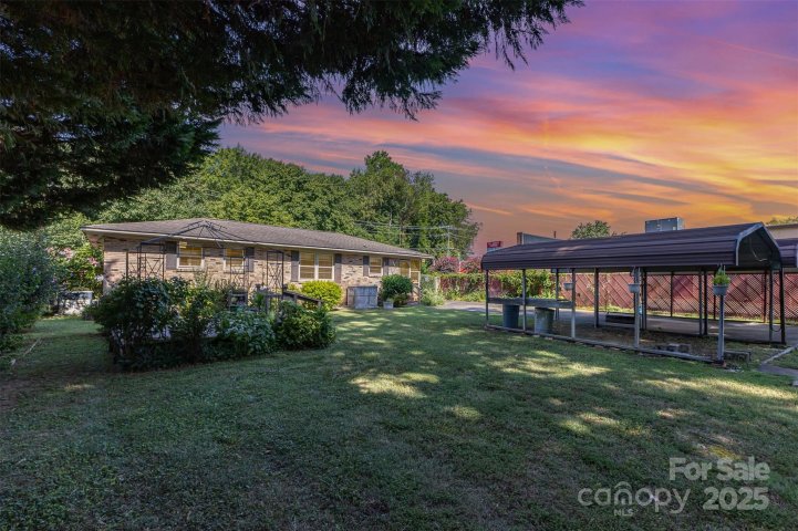5211 Nations Ford Road sold home in Rolling Hills, Charlotte, NC