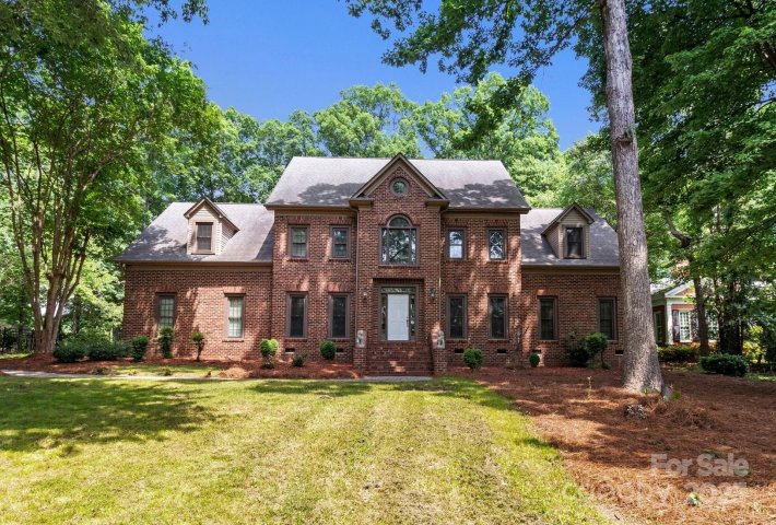 654 9th Street sold home in Forest Hills, Albemarle, NC