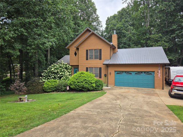 1100 Hidden Creek Court sold home in Hidden Creek Estates, Hickory, NC