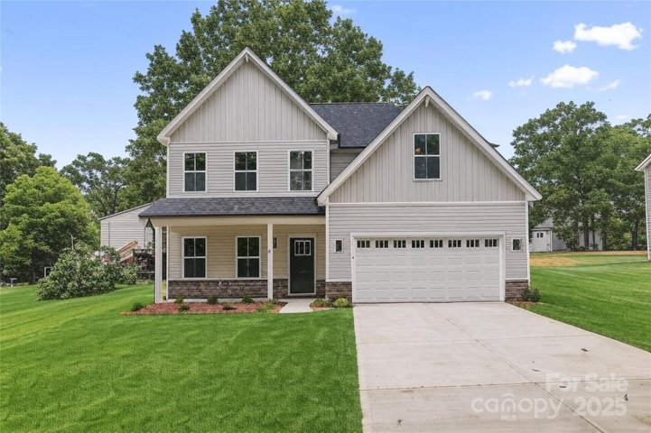 329 Henderson Circle pending home in Harrisburg Park, Harrisburg, NC