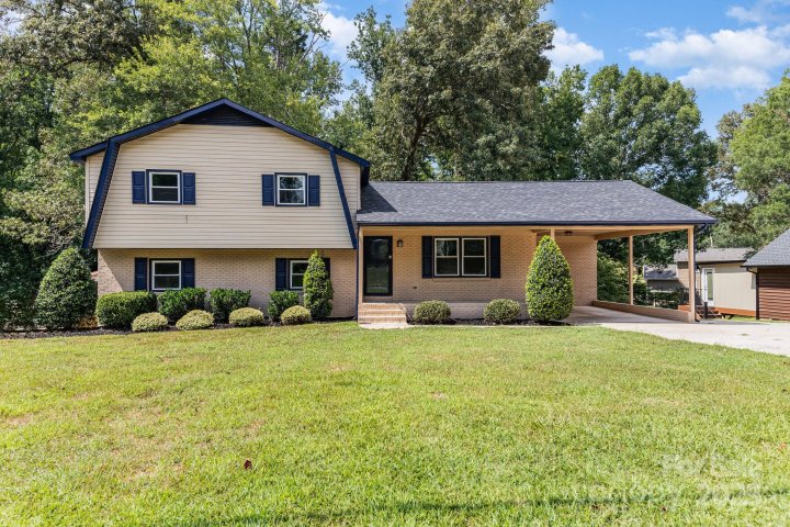 2642 Providence Drive sold home in Lakewood Forest, Gastonia, NC