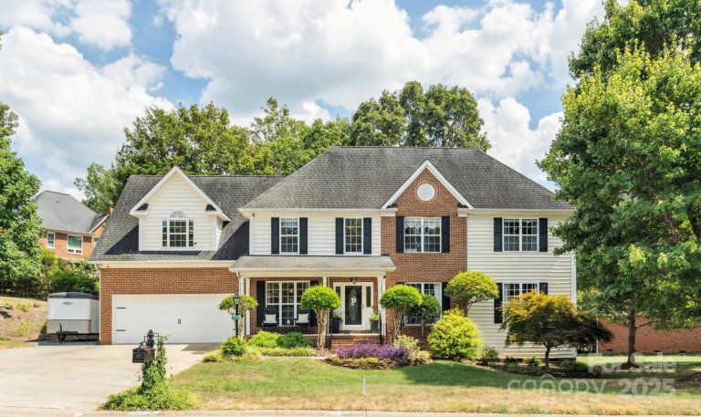 8056 Stevens Mill Road sold home in Stevens Mill, Matthews, NC
