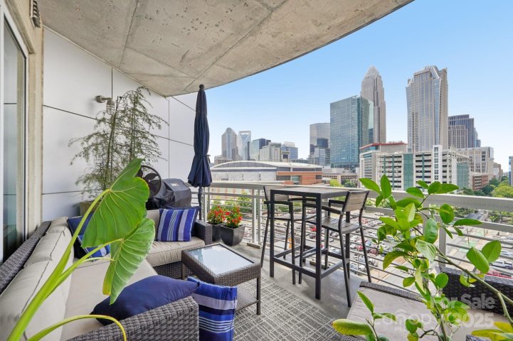 505 E 6th Street 1001 sold home in Courtside, Charlotte, NC