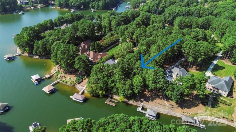 9178 Fair Oak Drive active home in Northview Harbour, Sherrills Ford, NC